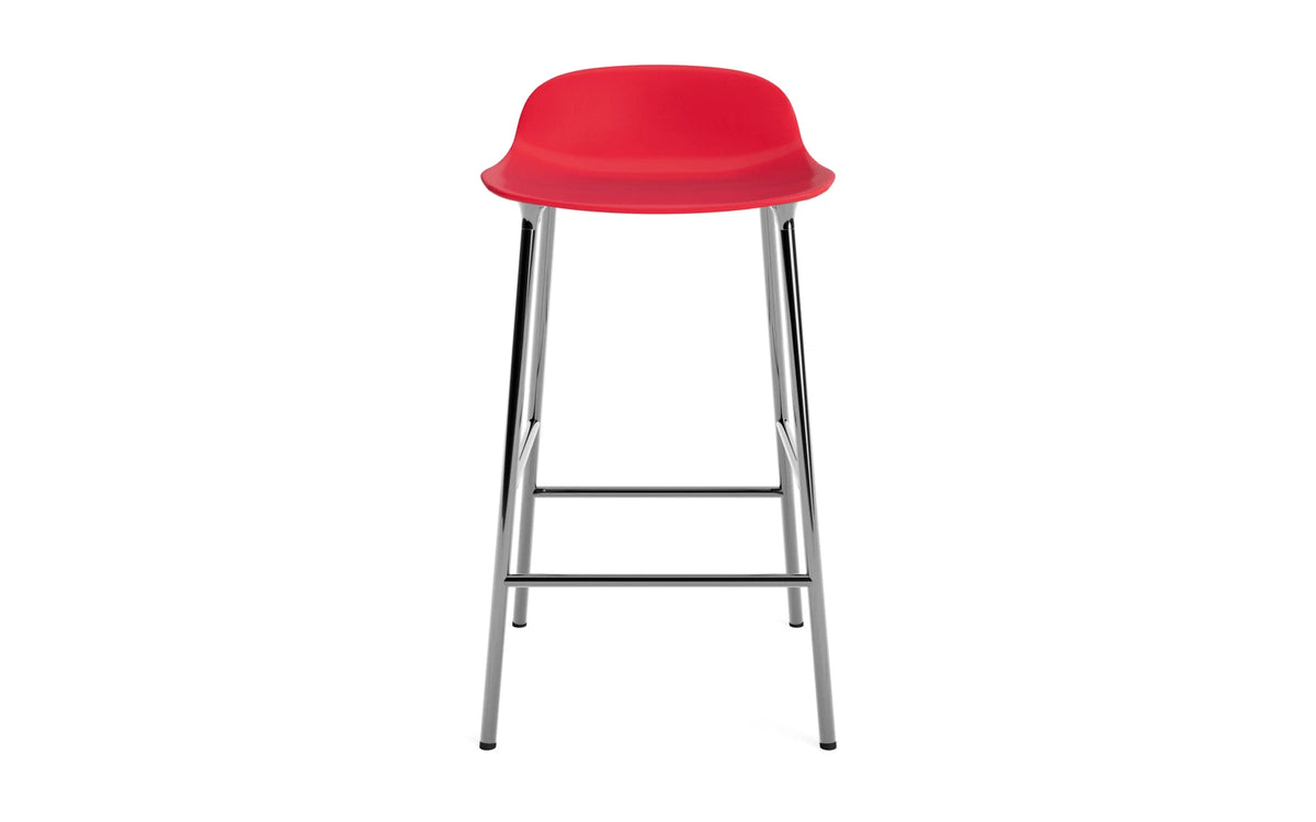 Form Barstuhl 65 cm Leuchtendes Rot/Chrom in Leuchtendes Rot präsentiert im Onlineshop von KAQTU Design AG. Barstuhl ist von Normann Copenhagen
