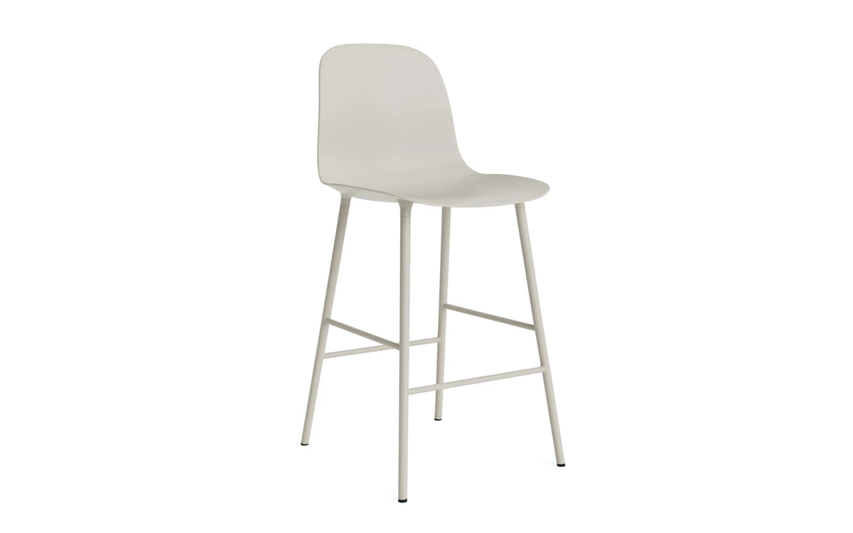 Form Barstuhl 65 cm Stahl/ Hellgrau in Hellgrau präsentiert im Onlineshop von KAQTU Design AG. Barstuhl ist von Normann Copenhagen