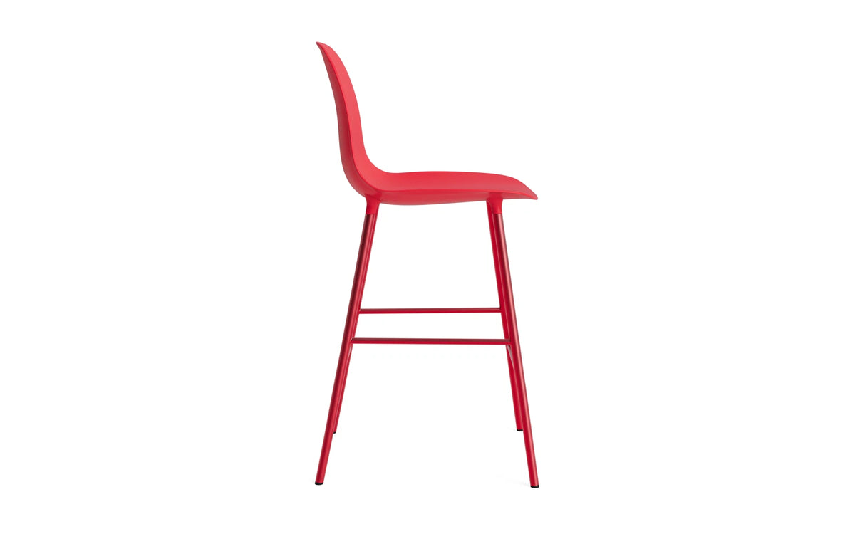 Form Barstuhl 65 cm Stahl/ Leuchtendes rot in Leuchtendes rot präsentiert im Onlineshop von KAQTU Design AG. Barstuhl ist von Normann Copenhagen