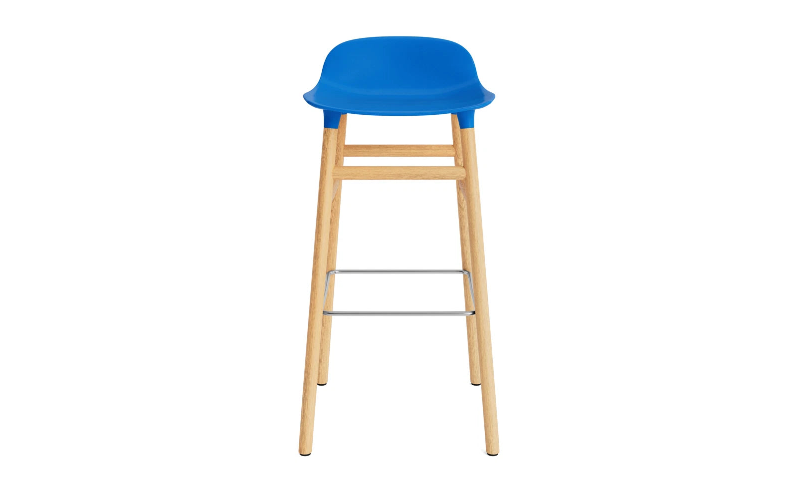 Form Barstuhl 75 cm Leuchtendes Blau/Eiche in  präsentiert im Onlineshop von KAQTU Design AG. Barstuhl ist von Normann Copenhagen