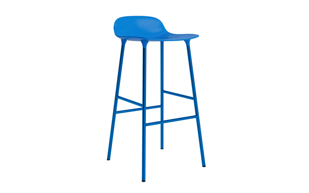 Form Barstuhl 75 cm Leuchtendes Blau/Stahl in Leuchtendes Blau präsentiert im Onlineshop von KAQTU Design AG. Barstuhl ist von Normann Copenhagen