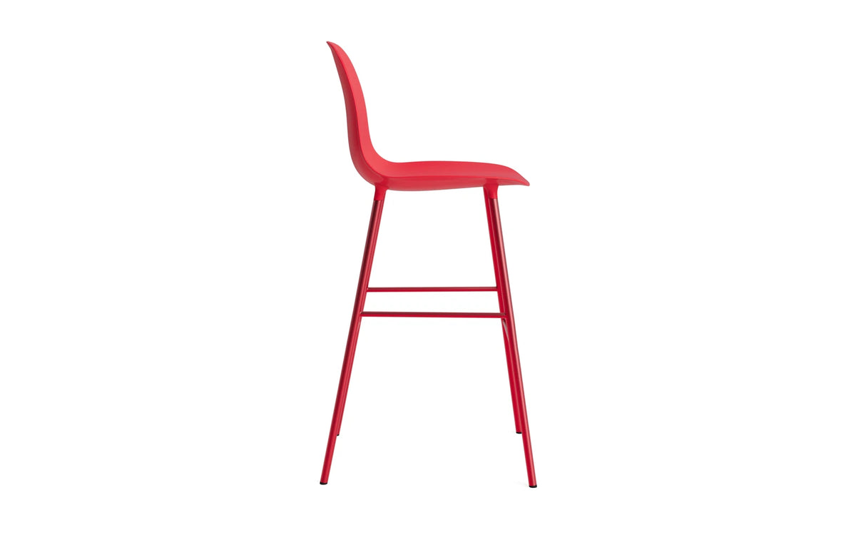 Form Barstuhl 75 cm Stahl Leuchtendes Rot in Leuchtendes Rot präsentiert im Onlineshop von KAQTU Design AG. Barstuhl ist von Normann Copenhagen