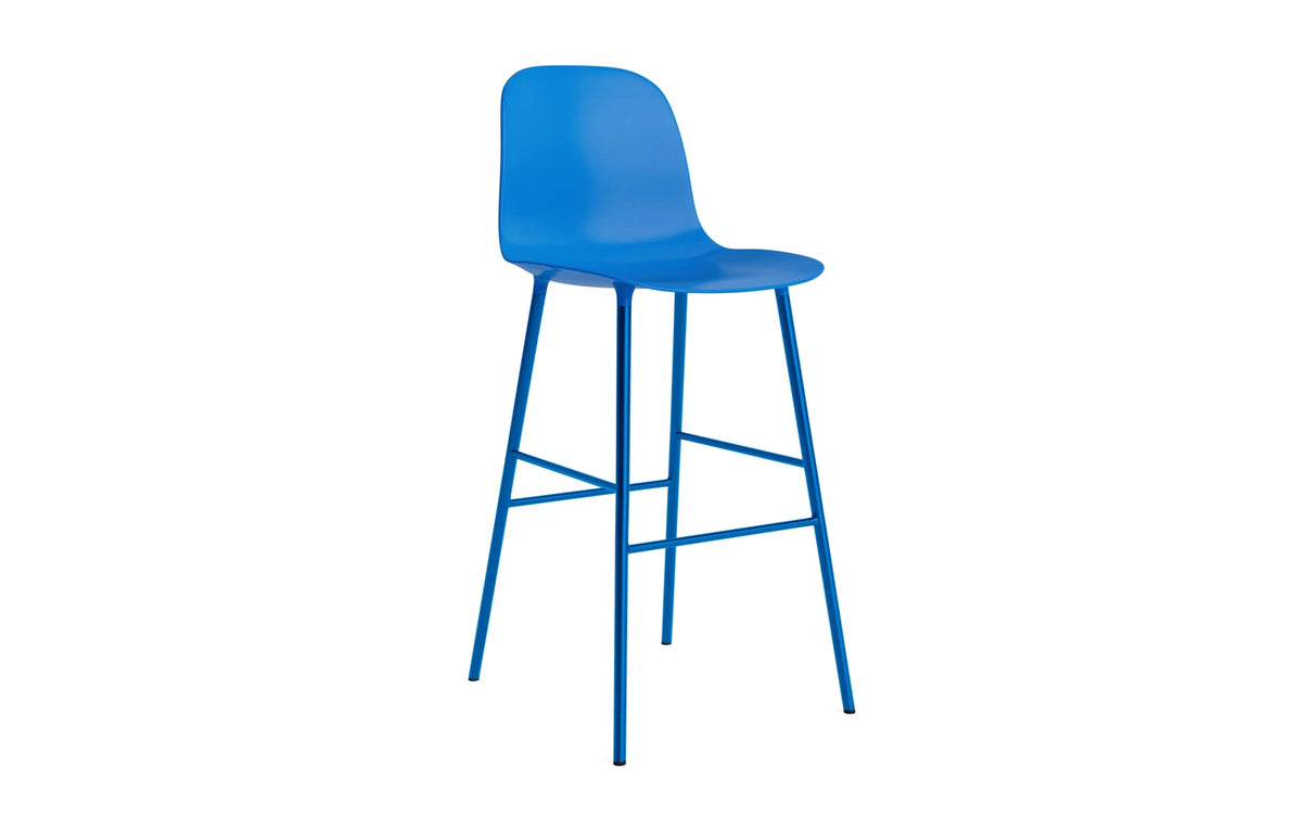 Form Barstuhl 75 cm Stahl Leuchtendes Blau in Leuchtendes Blau präsentiert im Onlineshop von KAQTU Design AG. Barstuhl ist von Normann Copenhagen