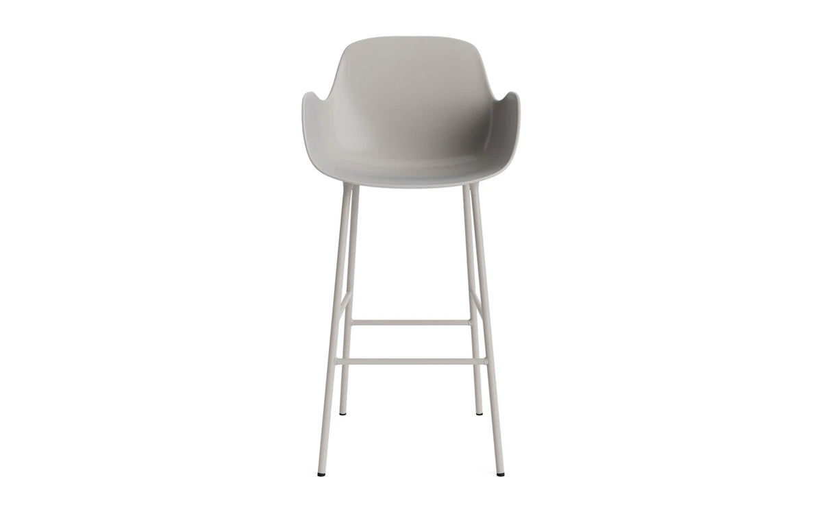 Form Barstuhl mit Armlehne 75 cm Stahl/Warmes grau in Warmes grau präsentiert im Onlineshop von KAQTU Design AG. Barstuhl ist von Normann Copenhagen