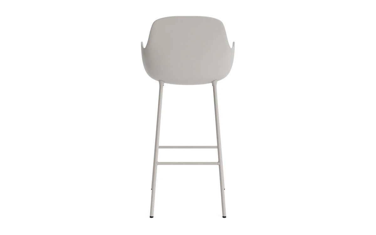 Form Barstuhl mit Armlehne 75 cm Stahl/Warmes grau in Warmes grau präsentiert im Onlineshop von KAQTU Design AG. Barstuhl ist von Normann Copenhagen