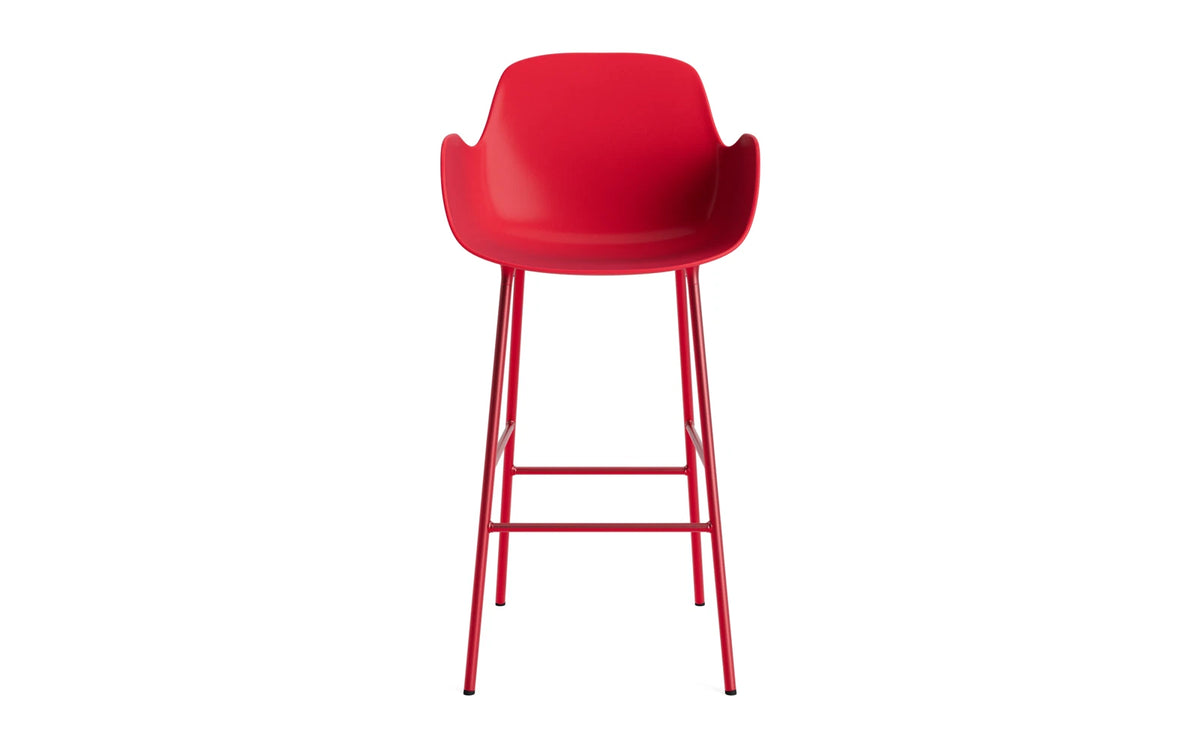 Form Barstuhl mit Armlehne 75 cm Stahl/Leuchtendes rot in Leuchtendes rot präsentiert im Onlineshop von KAQTU Design AG. Barstuhl ist von Normann Copenhagen