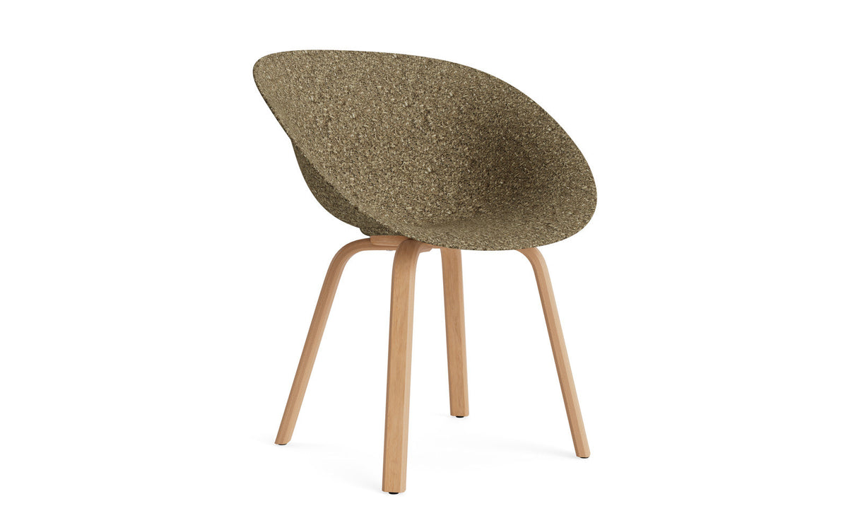 Mat Lehnstuhl Buchenholz in Seegras präsentiert im Onlineshop von KAQTU Design AG. Stuhl mit Armlehne ist von Normann Copenhagen