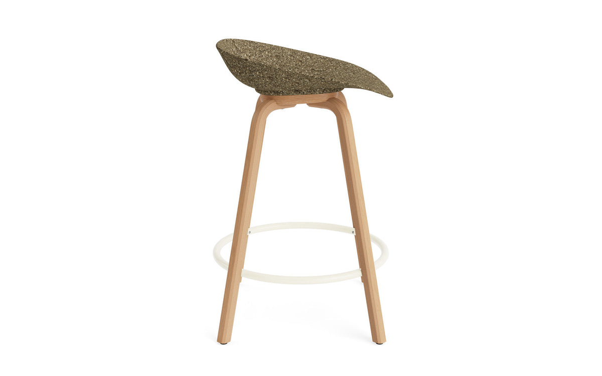 Mat Barstuhl 65 cm Buchenholz/creme in Seegras präsentiert im Onlineshop von KAQTU Design AG. Barstuhl ist von Normann Copenhagen