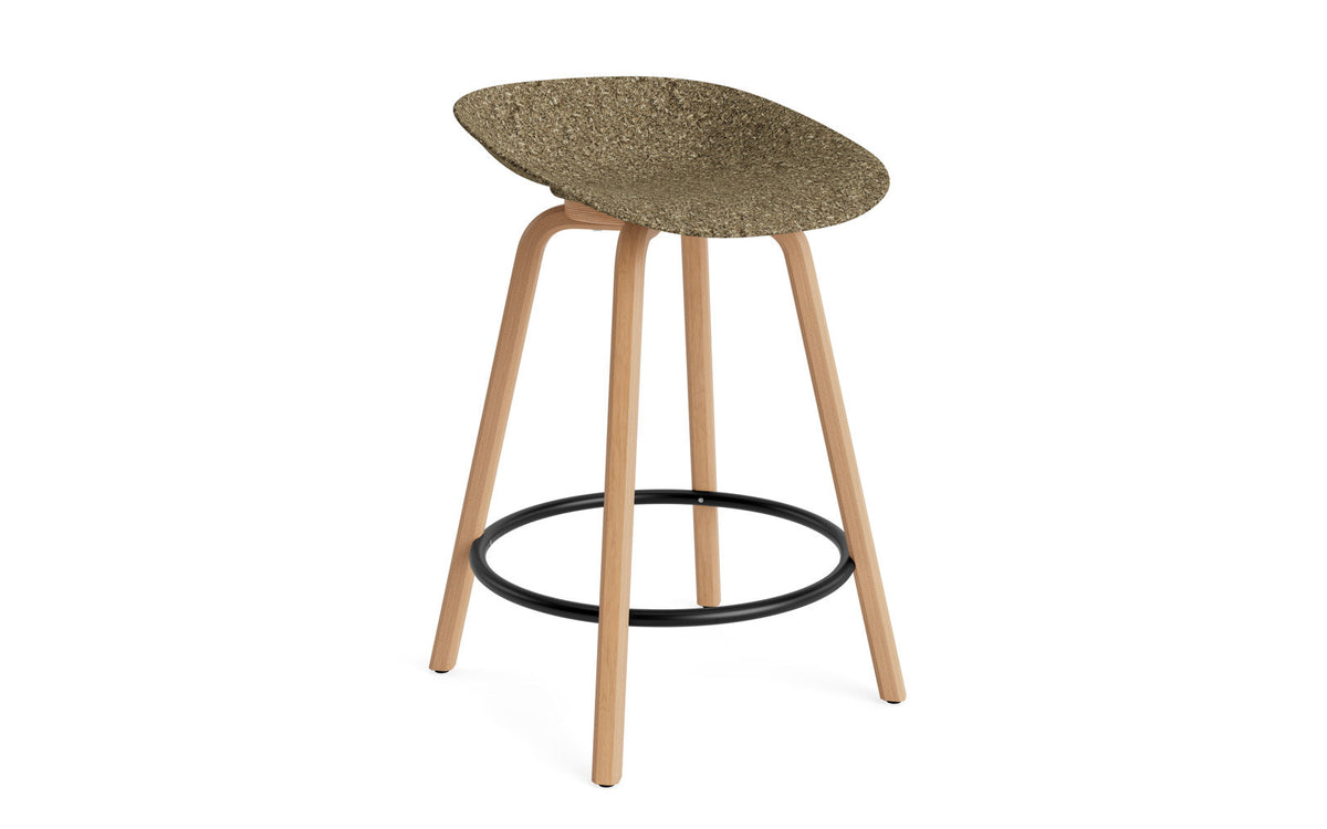 Mat Barstuhl 65 cm Buchenholz/schwarz in Seegras präsentiert im Onlineshop von KAQTU Design AG. Barstuhl ist von Normann Copenhagen