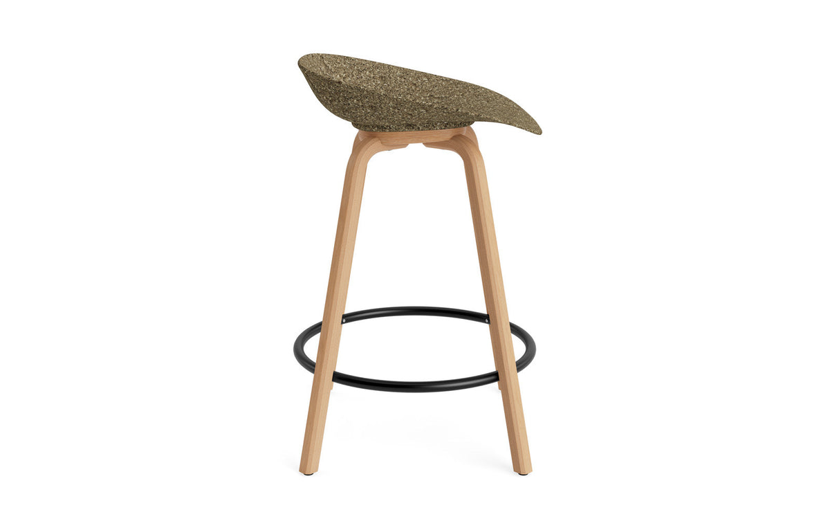Mat Barstuhl 65 cm Buchenholz/schwarz in Seegras präsentiert im Onlineshop von KAQTU Design AG. Barstuhl ist von Normann Copenhagen