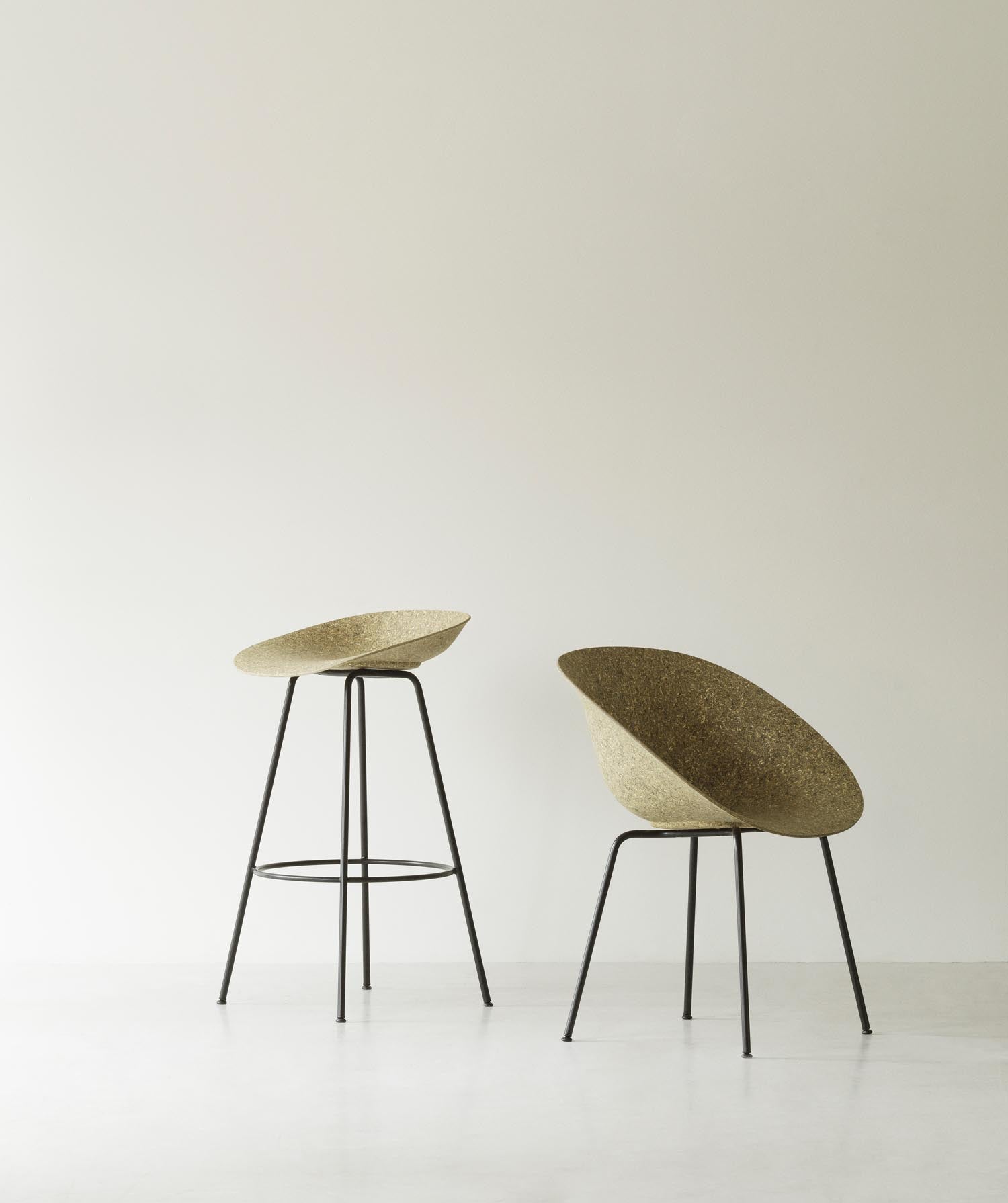 Mat Barstuhl 65 cm Creme stahl Seegras in  präsentiert im Onlineshop von KAQTU Design AG. Barstuhl ist von Normann Copenhagen