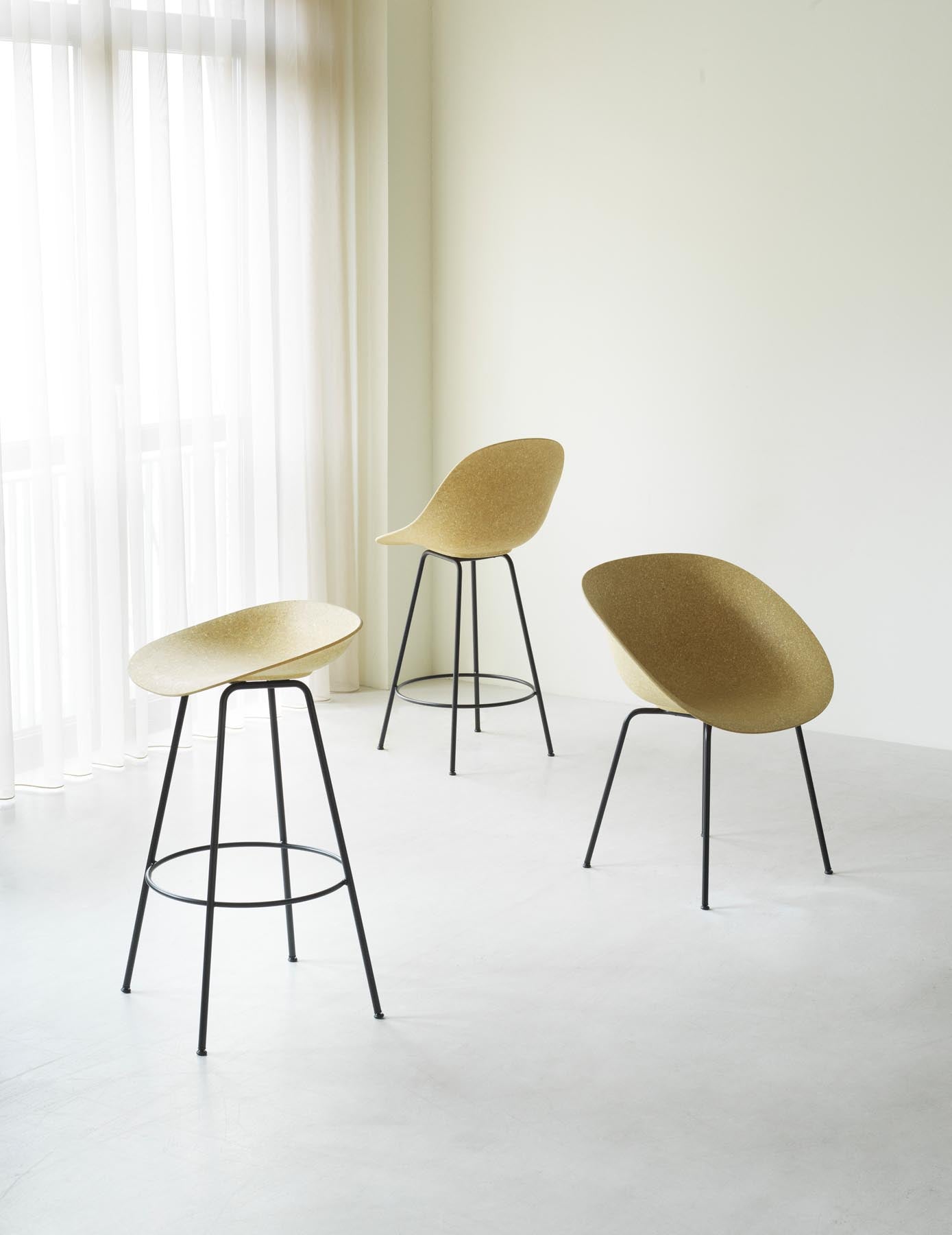 Mat Barstuhl 75 cm Creme stahl Seegras in  präsentiert im Onlineshop von KAQTU Design AG. Barstuhl ist von Normann Copenhagen