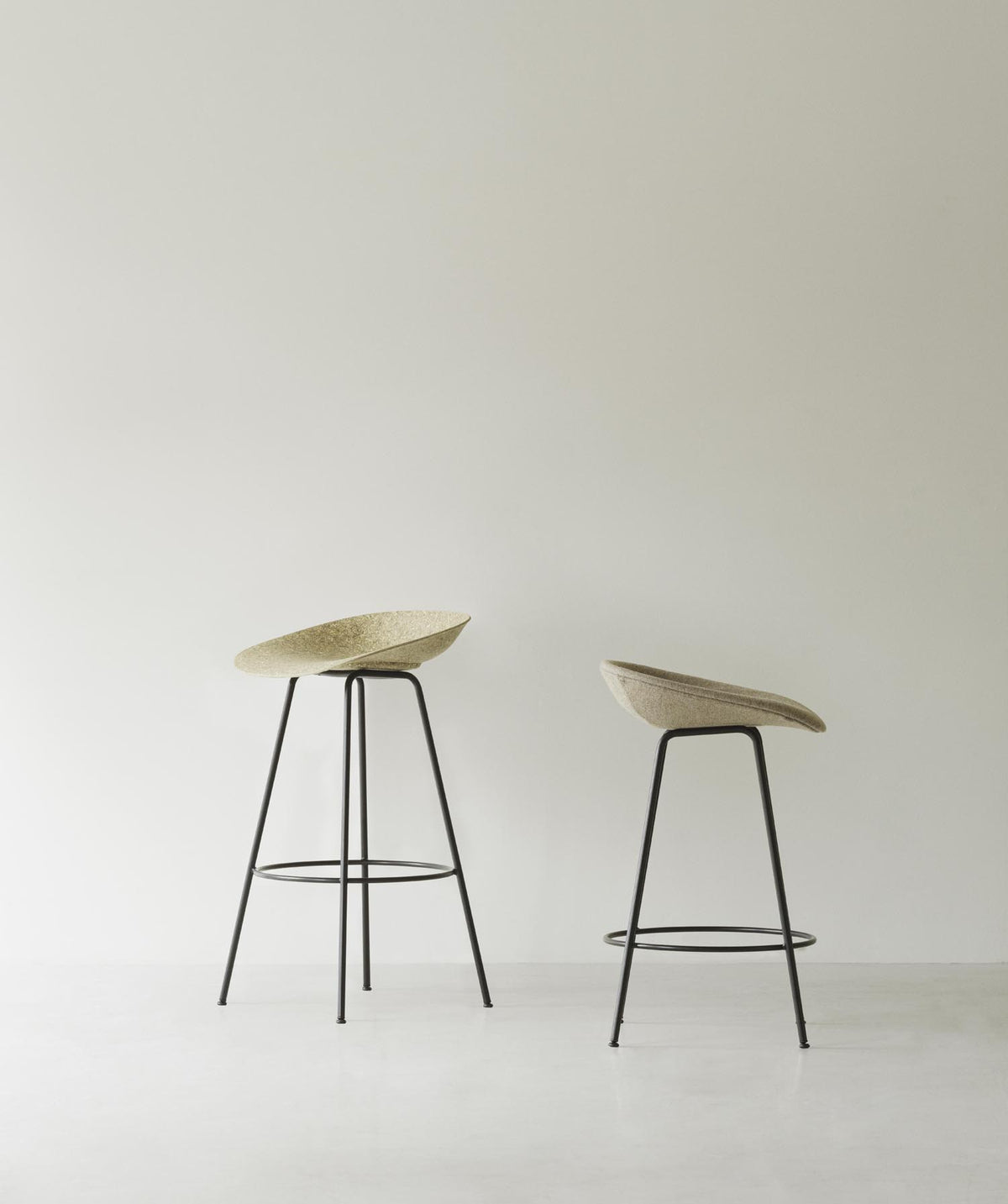 Mat Barstuhl 75 cm schwarzes Stahl Seegras in Seegras präsentiert im Onlineshop von KAQTU Design AG. Barstuhl ist von Normann Copenhagen