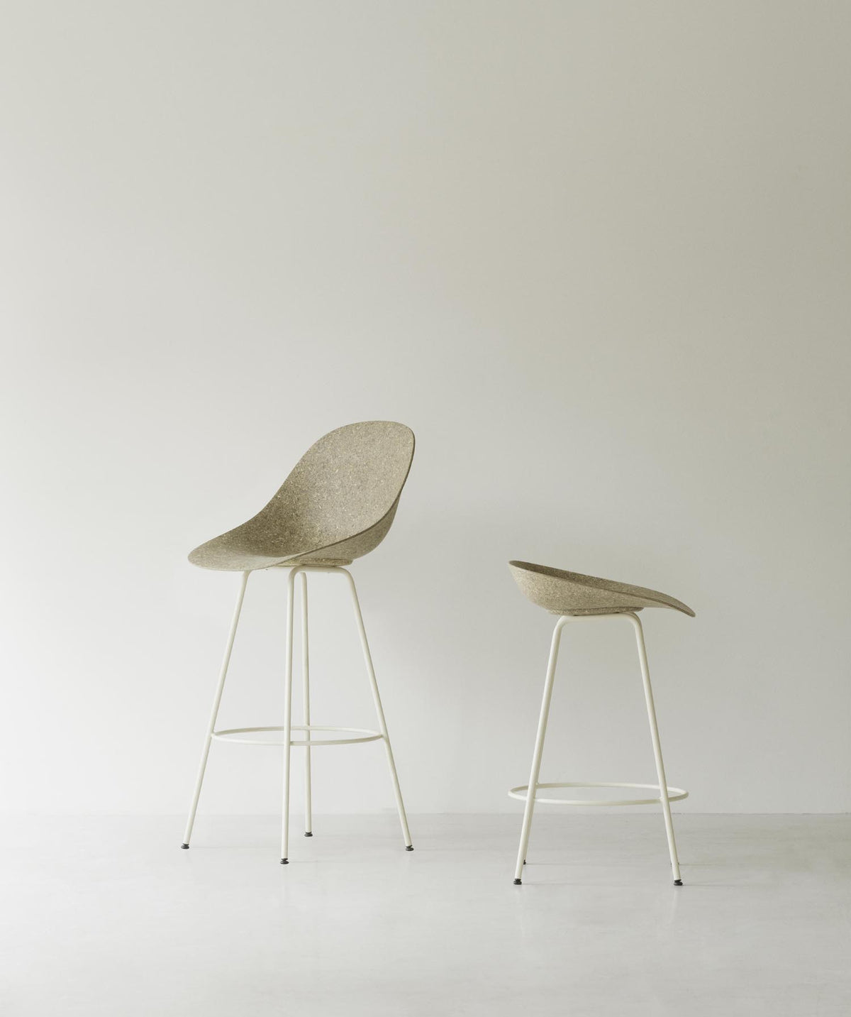 Mat Barstuhl 75 cm schwarzes Stahl Hanf in Hanf präsentiert im Onlineshop von KAQTU Design AG. Barstuhl ist von Normann Copenhagen