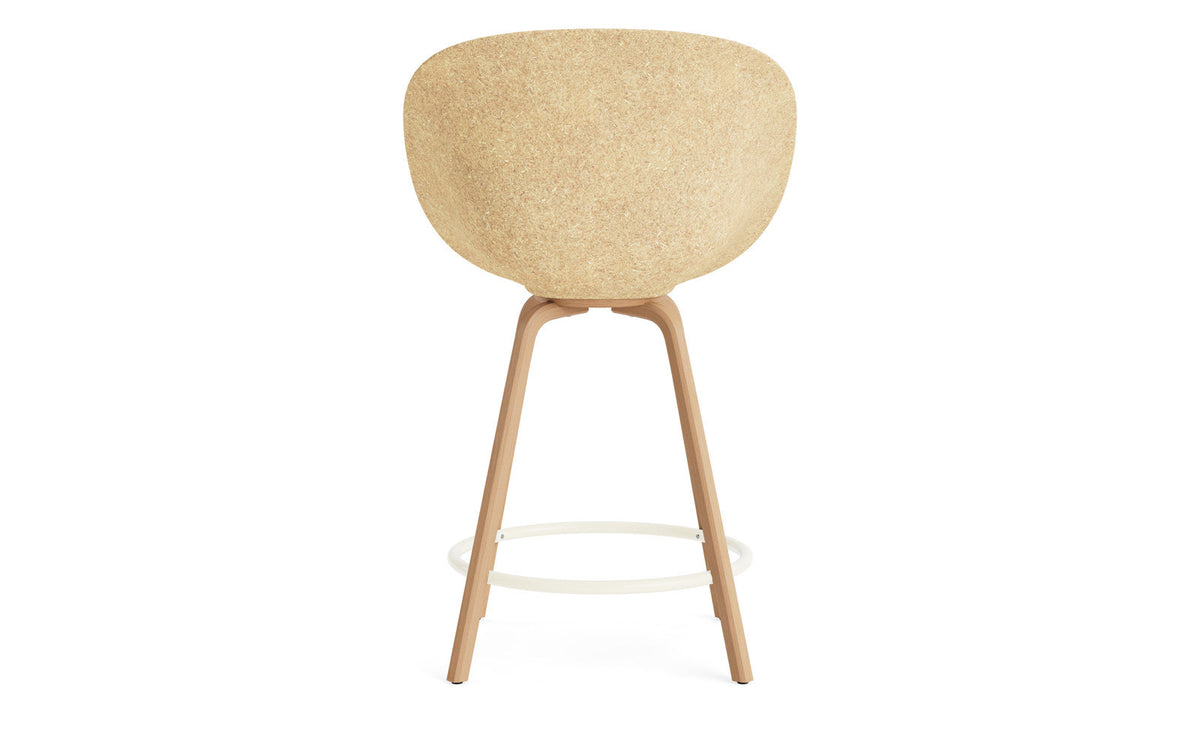 Mat Barstuhl mit Armlehne 65 cm Buchenholz/creme in Hanffasern präsentiert im Onlineshop von KAQTU Design AG. Barstuhl ist von Normann Copenhagen