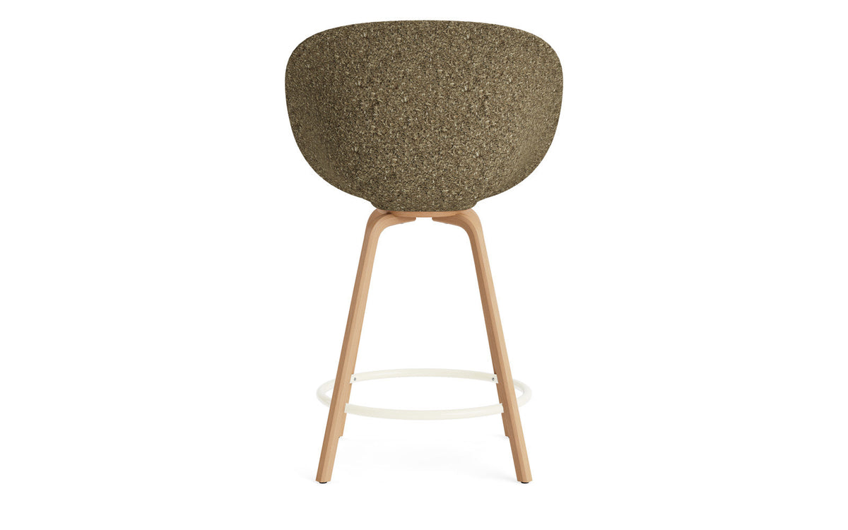 Mat Barstuhl mit Armlehne 65 cm Buchenholz/creme in Seegras präsentiert im Onlineshop von KAQTU Design AG. Barstuhl ist von Normann Copenhagen