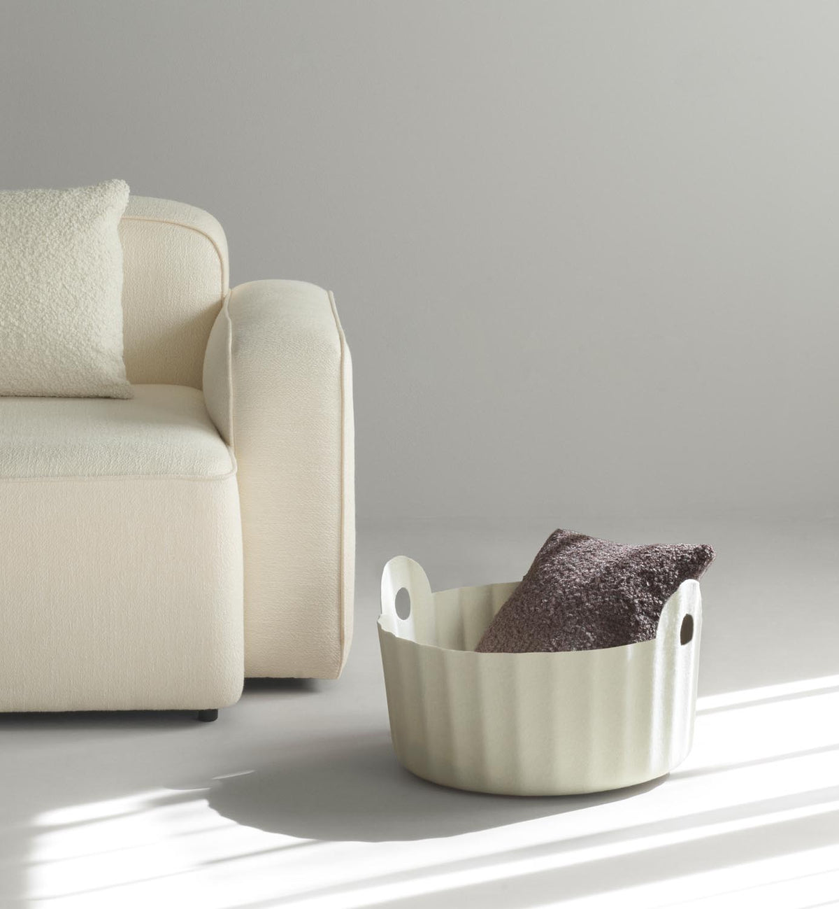 Colu Basket in Cream präsentiert im Onlineshop von KAQTU Design AG. Büromaterial ist von Normann Copenhagen