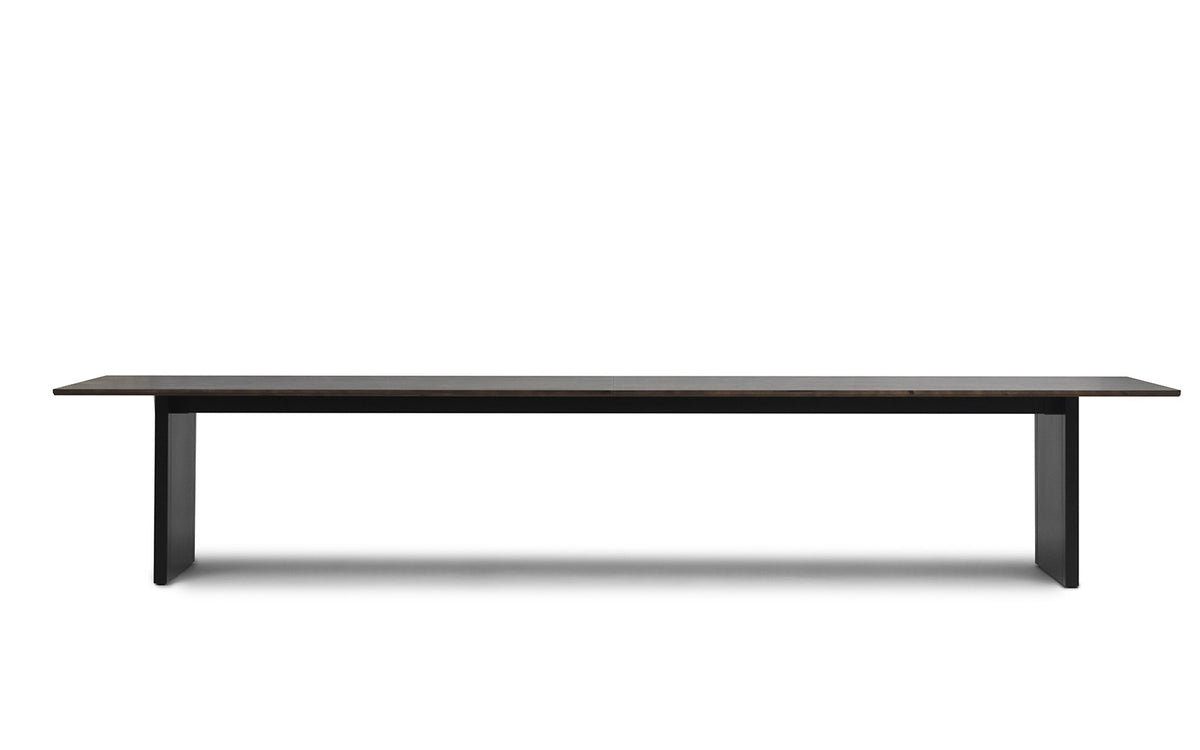 Esstisch Panel Table von Normann Copenhagen mit Tischplatte aus Kiefernholz in Dunkelbraun und schwarzem Stahluntergestell, 420x100 cm.