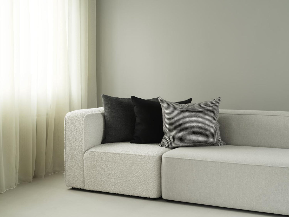 Re Kissen in Grautöne präsentiert im Onlineshop von KAQTU Design AG. Deko Kissen ist von Normann Copenhagen
