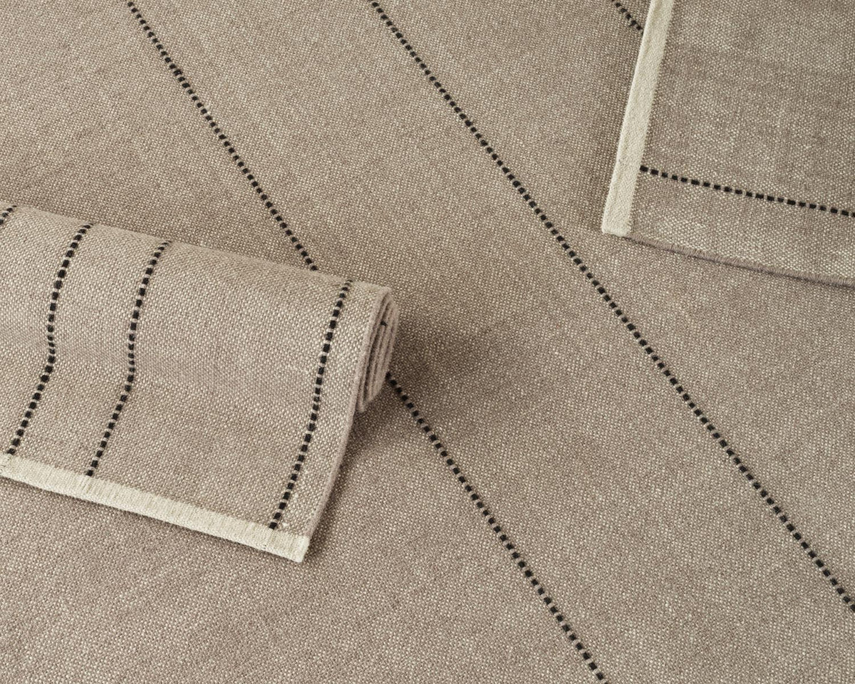 Seam Teppich 80x250 cm in Grey Tones präsentiert im Onlineshop von KAQTU Design AG. Teppich ist von Normann Copenhagen