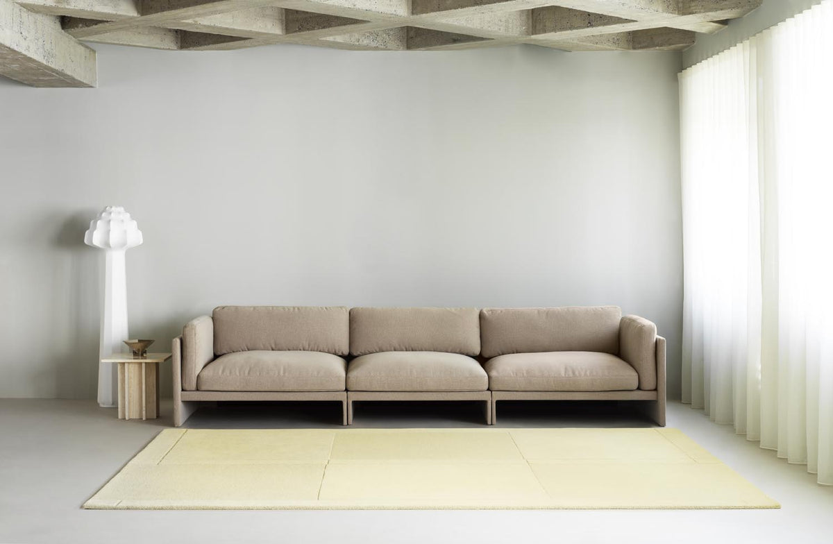 Level Teppich 250x350 cm in Warm Grey präsentiert im Onlineshop von KAQTU Design AG. Teppich ist von Normann Copenhagen