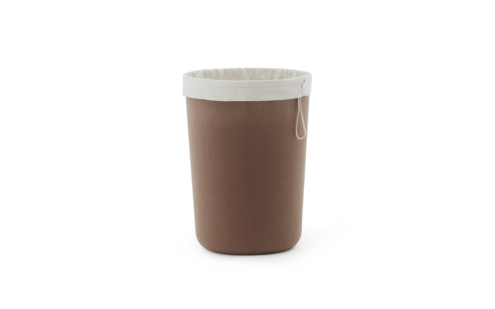 Hide Laundry Basket in Brown präsentiert im Onlineshop von KAQTU Design AG. Wäschekorb ist von Normann Copenhagen
