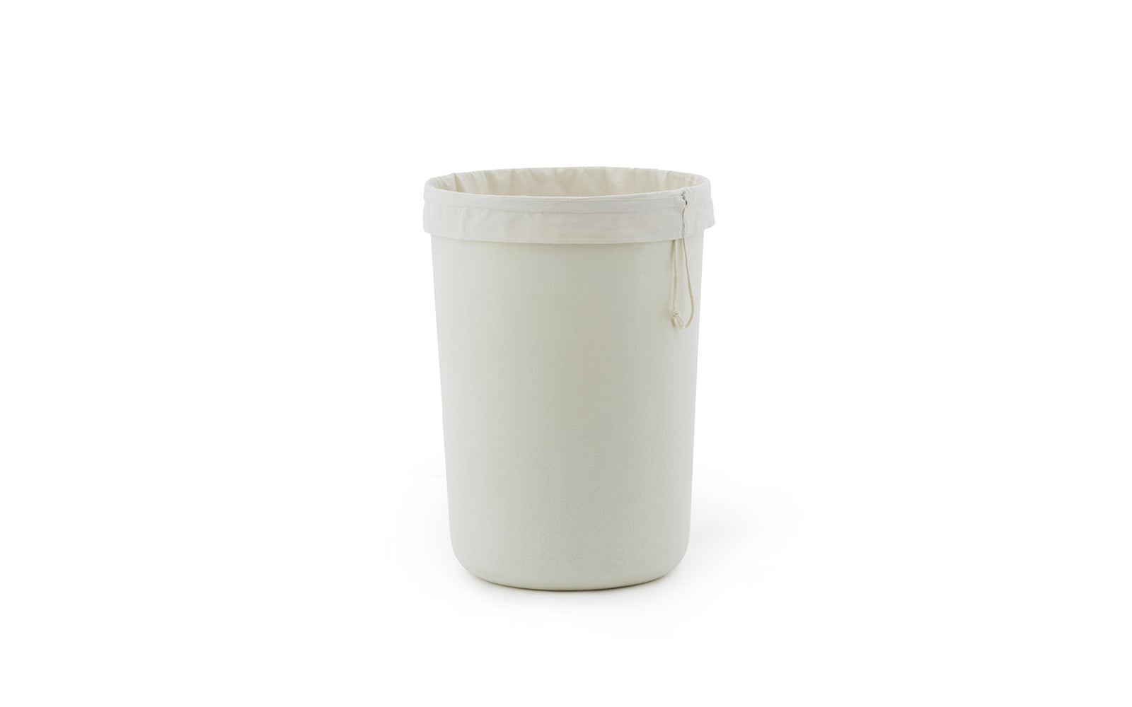 Hide Laundry Basket in Off White präsentiert im Onlineshop von KAQTU Design AG. Wäschekorb ist von Normann Copenhagen