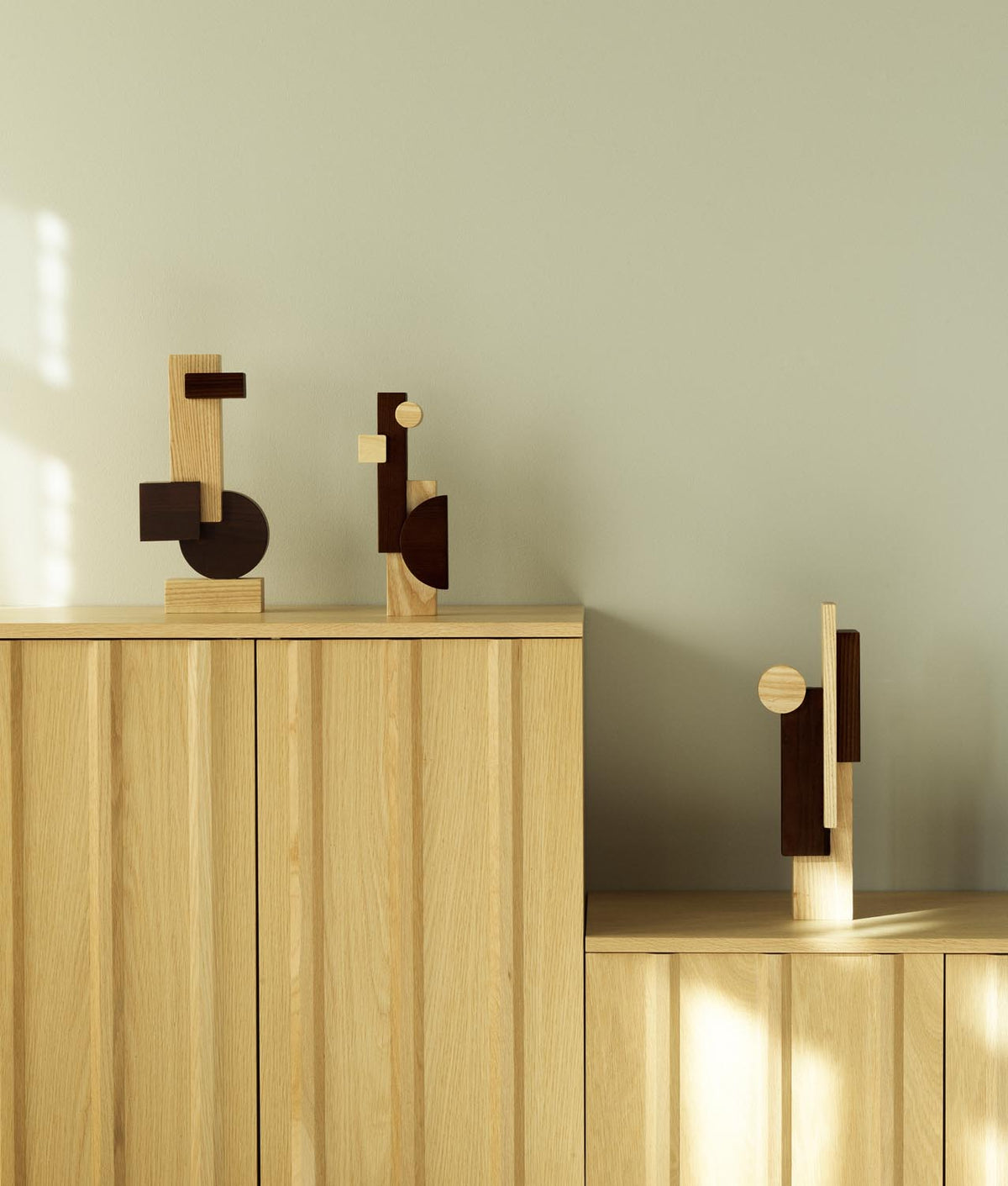 Join Sculpture Large in Ash/Carbonized Ash präsentiert im Onlineshop von KAQTU Design AG. Kunstgegenstände ist von Normann Copenhagen