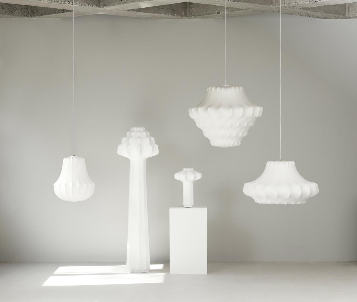 Phantom Leuchte in Floor Lamp präsentiert im Onlineshop von KAQTU Design AG. Stehleuchte ist von Normann Copenhagen