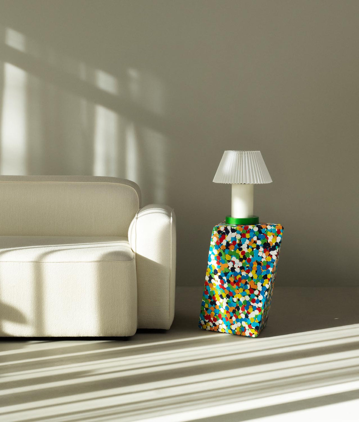 Delta Proust Side Table in Multi präsentiert im Onlineshop von KAQTU Design AG. Beistelltisch ist von Normann Copenhagen