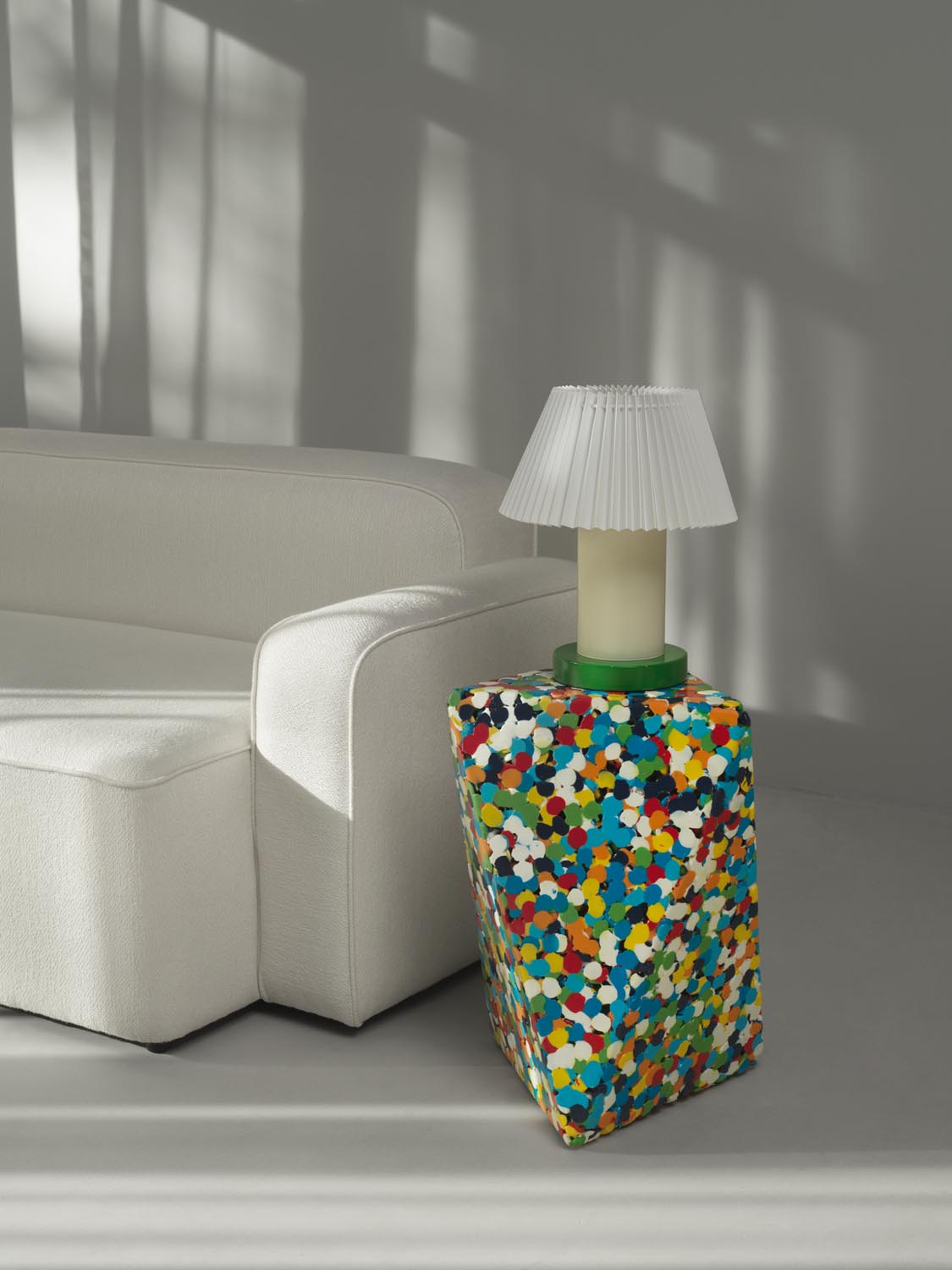 Delta Proust Side Table in Multi präsentiert im Onlineshop von KAQTU Design AG. Beistelltisch ist von Normann Copenhagen