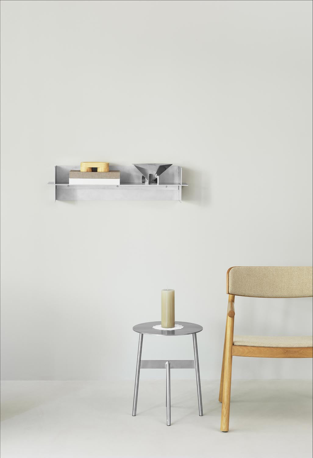 Alu Regal 80 cm in Aluminum präsentiert im Onlineshop von KAQTU Design AG. Wandregal ist von Normann Copenhagen