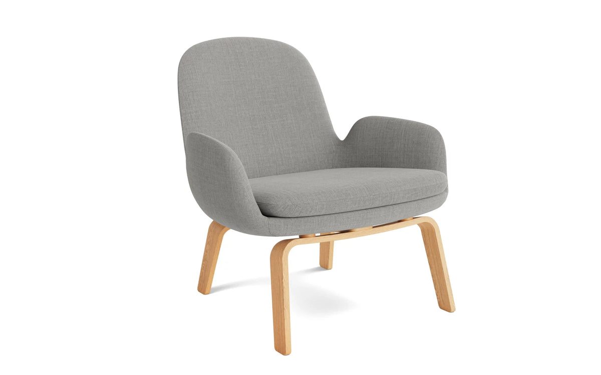 Era Lounge-Sessel niedrig Eiche Remix in Remix 133 präsentiert im Onlineshop von KAQTU Design AG. Sessel ist von Normann Copenhagen