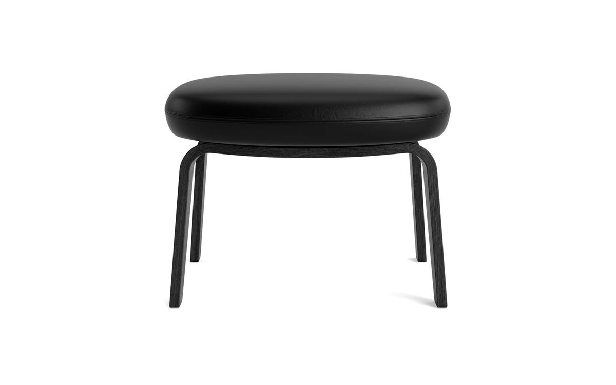 Era Fusshocker schwarze Eiche Ultra in Ultra 41599 präsentiert im Onlineshop von KAQTU Design AG. Ottoman ist von Normann Copenhagen