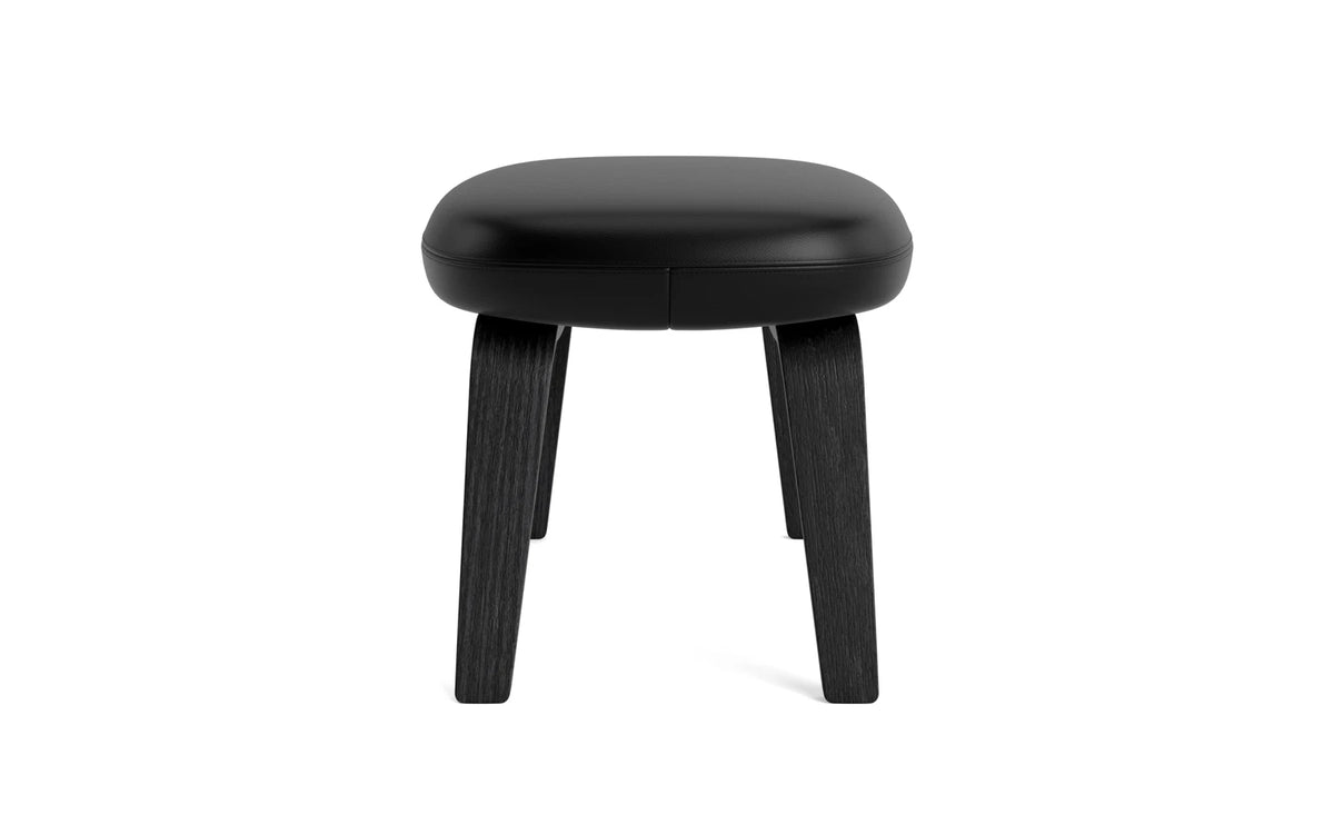 Era Fusshocker schwarze Eiche Ultra in Ultra 41599 präsentiert im Onlineshop von KAQTU Design AG. Ottoman ist von Normann Copenhagen