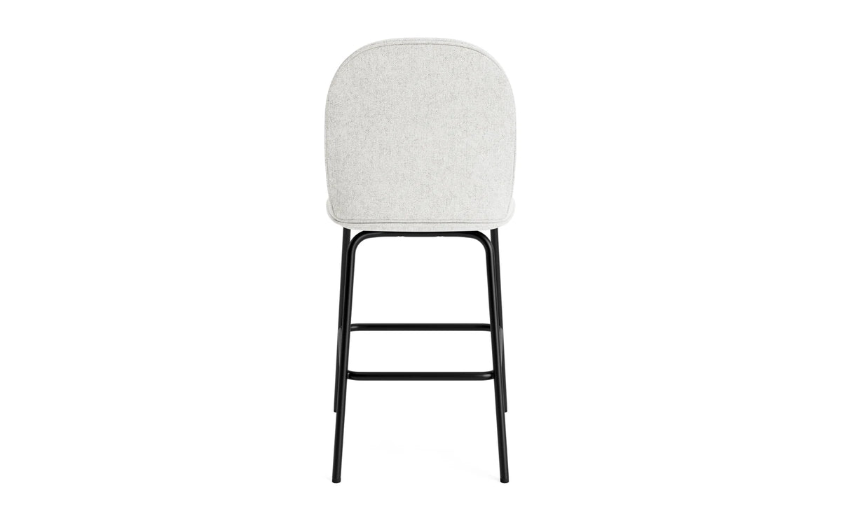 Ace Barstuhl 65 cm gepolstert, Schwarz Stahl, Hallingdal in Hallingdal 110 präsentiert im Onlineshop von KAQTU Design AG. Barstuhl ist von Normann Copenhagen