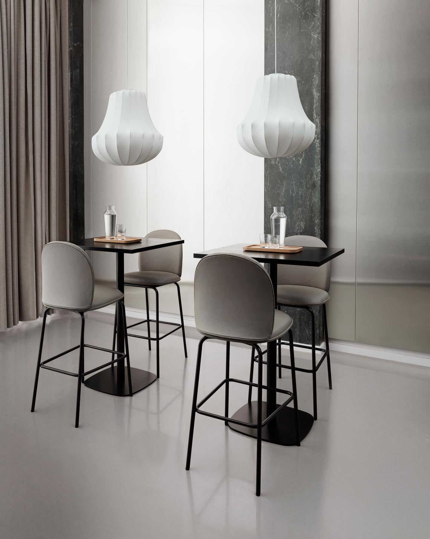 Ace Barstuhl 75 cm gepolstert, Schwarz Stahl, Hallingdal in Hallingdal 110 präsentiert im Onlineshop von KAQTU Design AG. Barstuhl ist von Normann Copenhagen