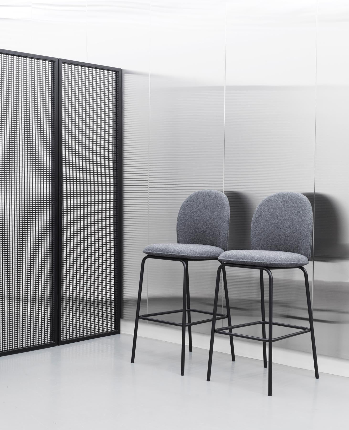 Ace Barstuhl 75 cm gepolstert, Schwarz Stahl, Ultra in Ultra 41599 präsentiert im Onlineshop von KAQTU Design AG. Barstuhl ist von Normann Copenhagen