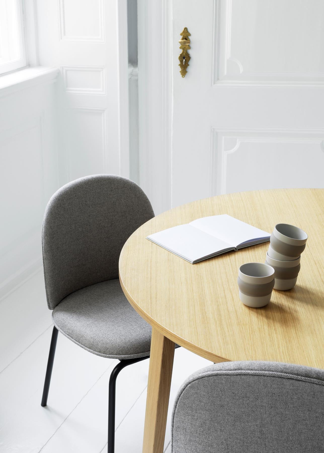 Ace Stuhl gepolstert, Schwarz Stahl, Hallingdal in Hallingdal 110 präsentiert im Onlineshop von KAQTU Design AG. Stuhl ist von Normann Copenhagen