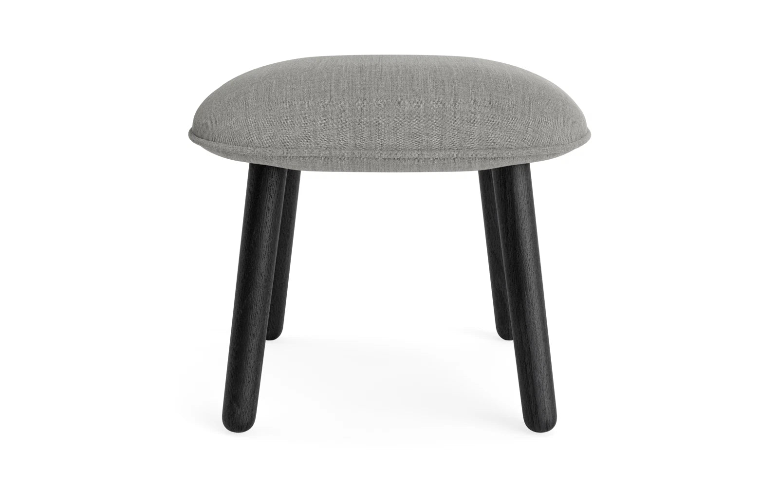 Ace Fusshocker schwarze Eiche Remix in Remix 133 präsentiert im Onlineshop von KAQTU Design AG. Ottoman ist von Normann Copenhagen