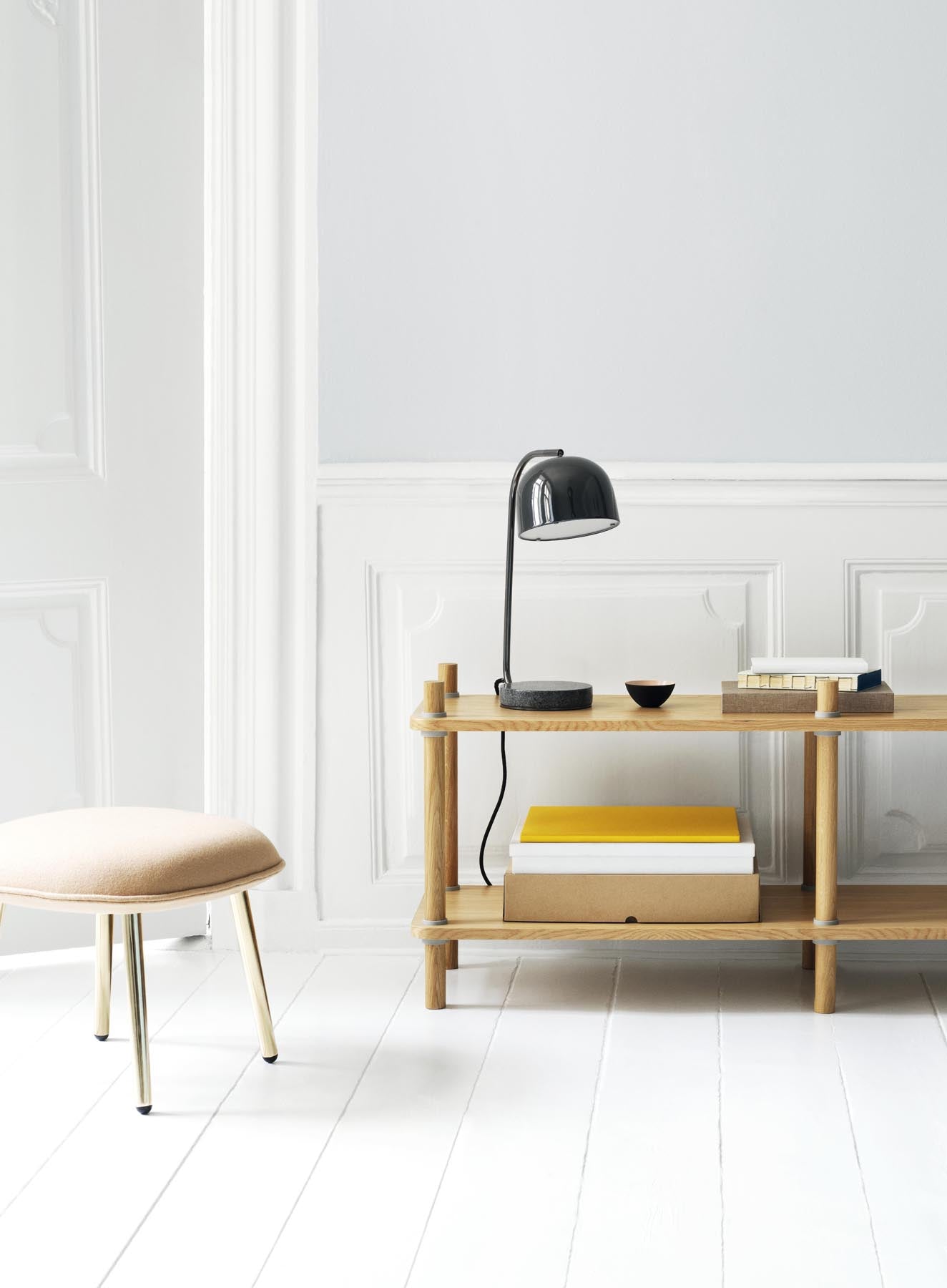 Ace Fusshocker schwarze Eiche Remix in Remix 133 präsentiert im Onlineshop von KAQTU Design AG. Ottoman ist von Normann Copenhagen