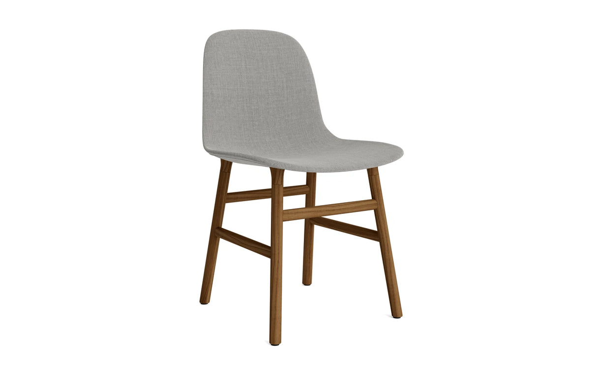 Form Stuhl gepolstert Walnuss Remix in Remix 133 präsentiert im Onlineshop von KAQTU Design AG. Stuhl ist von Normann Copenhagen