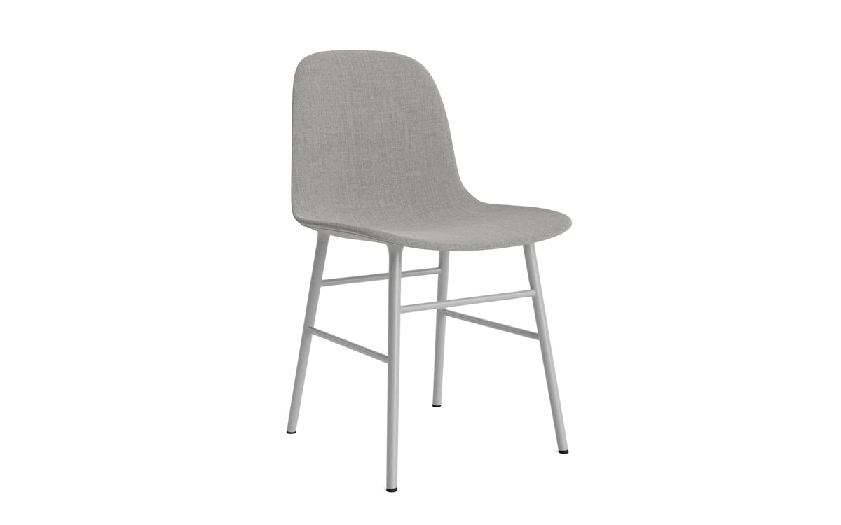 Form Stuhl gepolstert Grau Stahl Remix in Remix 133 präsentiert im Onlineshop von KAQTU Design AG. Stuhl ist von Normann Copenhagen