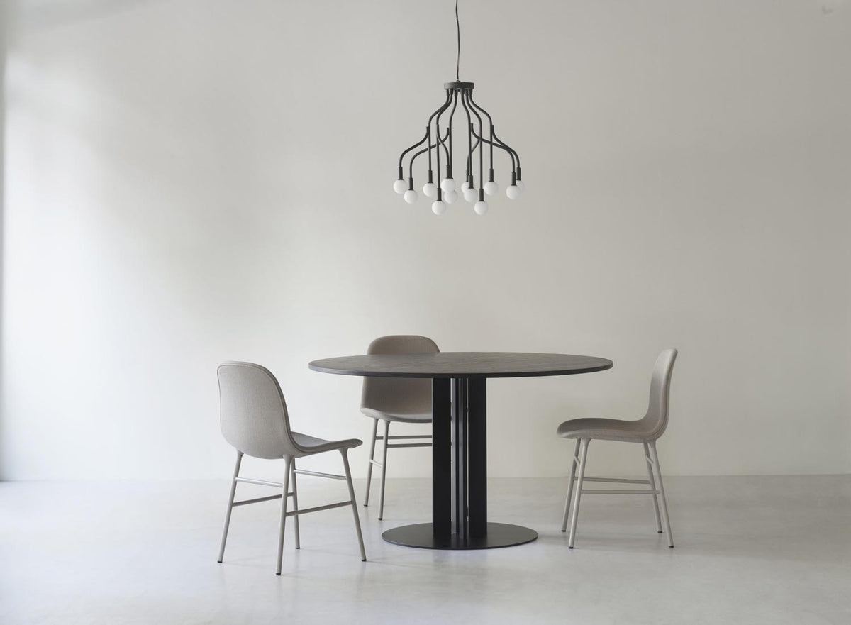 Form Stuhl gepolstert Grau Stahl Remix in Remix 133 präsentiert im Onlineshop von KAQTU Design AG. Stuhl ist von Normann Copenhagen