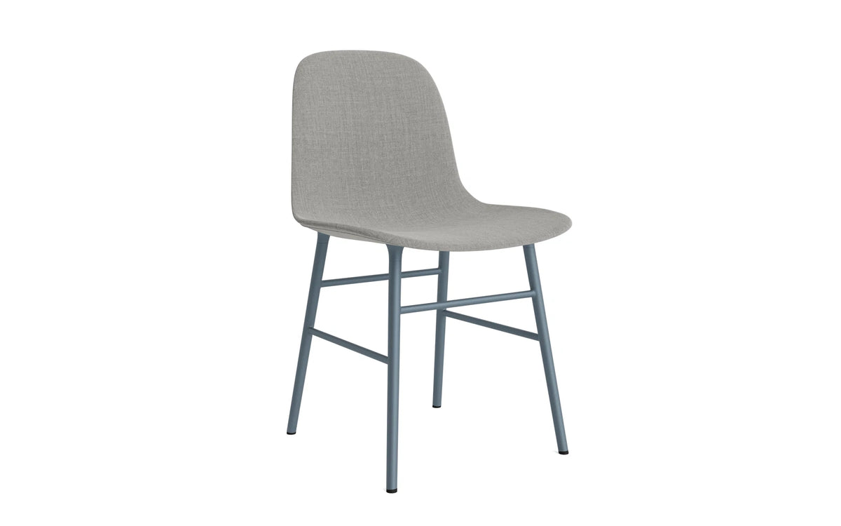 Form Stuhl gepolstert Blau Stahl Remix in Remix 133 präsentiert im Onlineshop von KAQTU Design AG. Stuhl ist von Normann Copenhagen