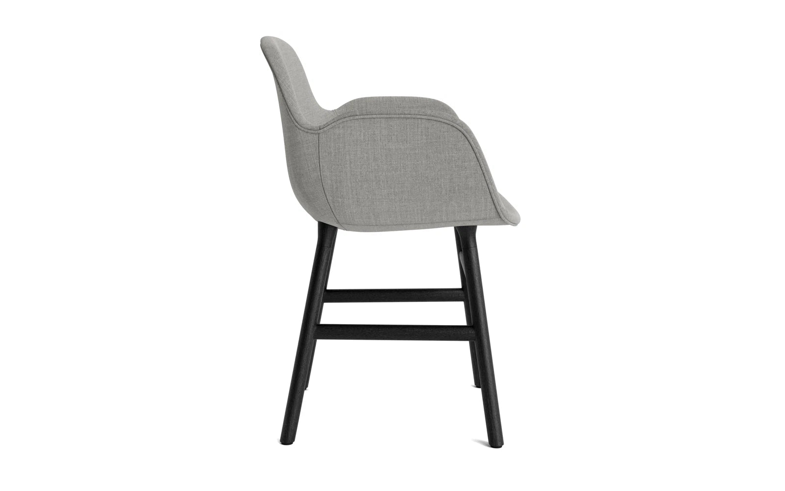 Form Lehnstuhl gepolstert schwarze Eiche Remix in Remix 133 präsentiert im Onlineshop von KAQTU Design AG. Stuhl mit Armlehne ist von Normann Copenhagen