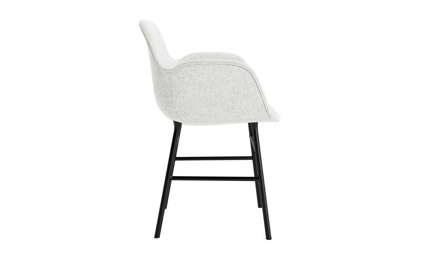 Form Lehnstuhl gepolstert Schwarz Stahl Hallingdal in Hallingdal 110 präsentiert im Onlineshop von KAQTU Design AG. Stuhl mit Armlehne ist von Normann Copenhagen