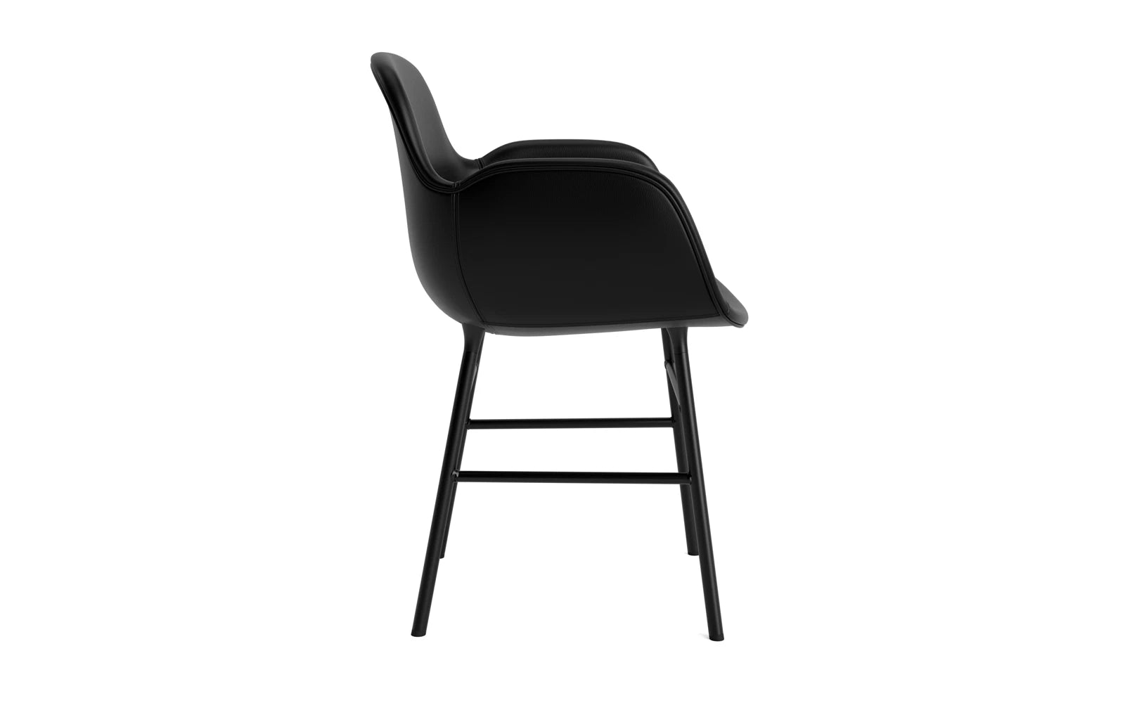 Eleganter Form Armlehnstuhl: Zeitgenössisches Design, hochwertige Materialien, minimalistisch und einladend.