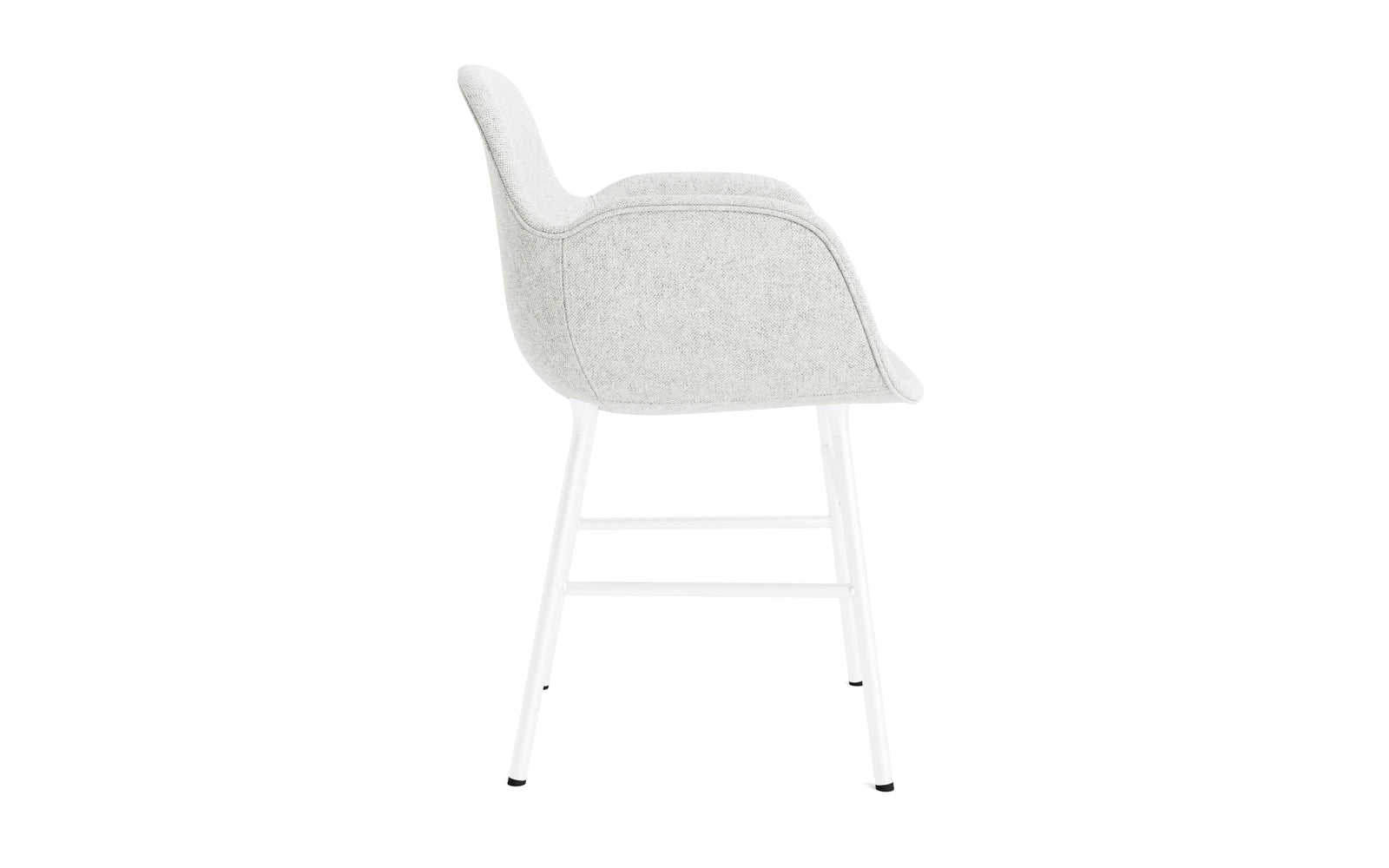 Form Lehnstuhl gepolstert Weiss Stahl Hallingdal in Hallingdal 110 präsentiert im Onlineshop von KAQTU Design AG. Stuhl mit Armlehne ist von Normann Copenhagen