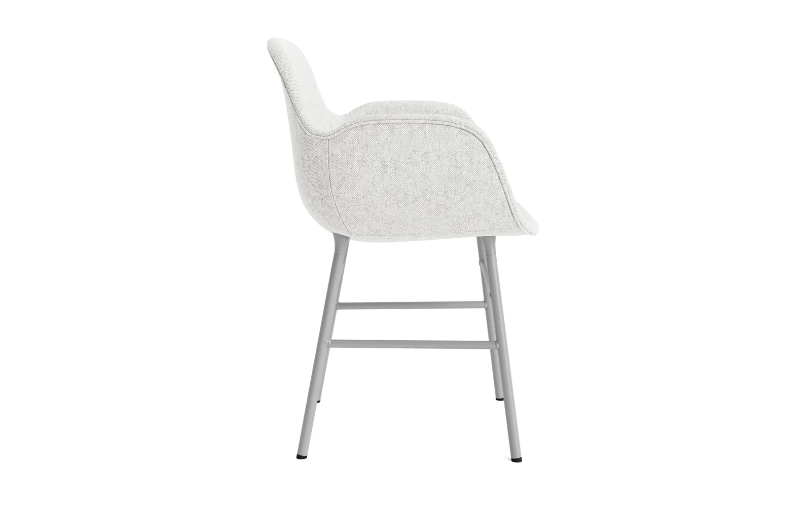 Form Lehnstuhl gepolstert Grau Stahl Hallingdal in Hallingdal 110 präsentiert im Onlineshop von KAQTU Design AG. Stuhl mit Armlehne ist von Normann Copenhagen